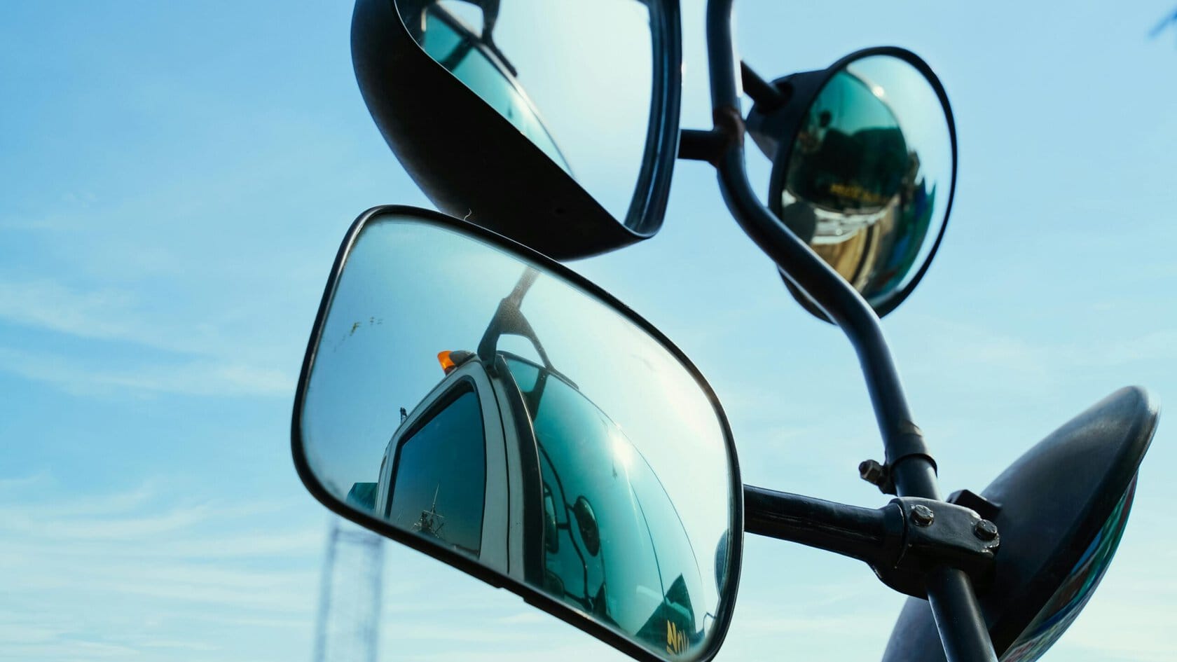 How to Choose the Right Towing Mirrors for Your Vehicle